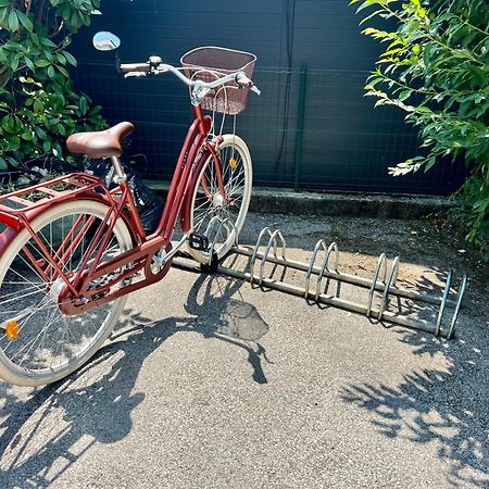 Un Peu Plus Pres Des Etoiles Annecy Ngoại thất bức ảnh