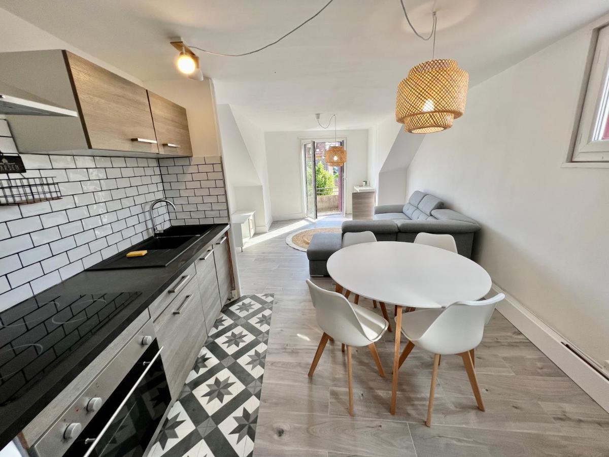 Un Peu Plus Pres Des Etoiles Annecy Ngoại thất bức ảnh